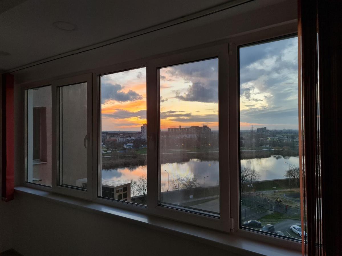 Luxury Panoramic Apartment Oradea Bagian luar foto